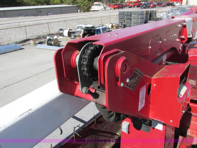 image for item K2211 2005 International DuraStar 4400 bucket truck