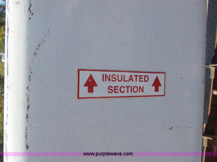 image for item K2211 2005 International DuraStar 4400 bucket truck