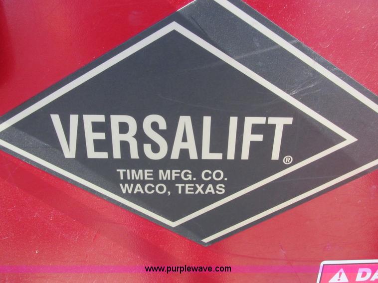 image for item K2211 2005 International DuraStar 4400 bucket truck