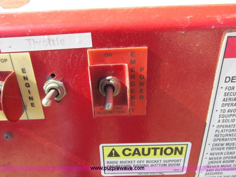 image for item K2211 2005 International DuraStar 4400 bucket truck