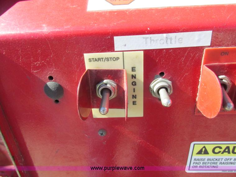 image for item K2211 2005 International DuraStar 4400 bucket truck