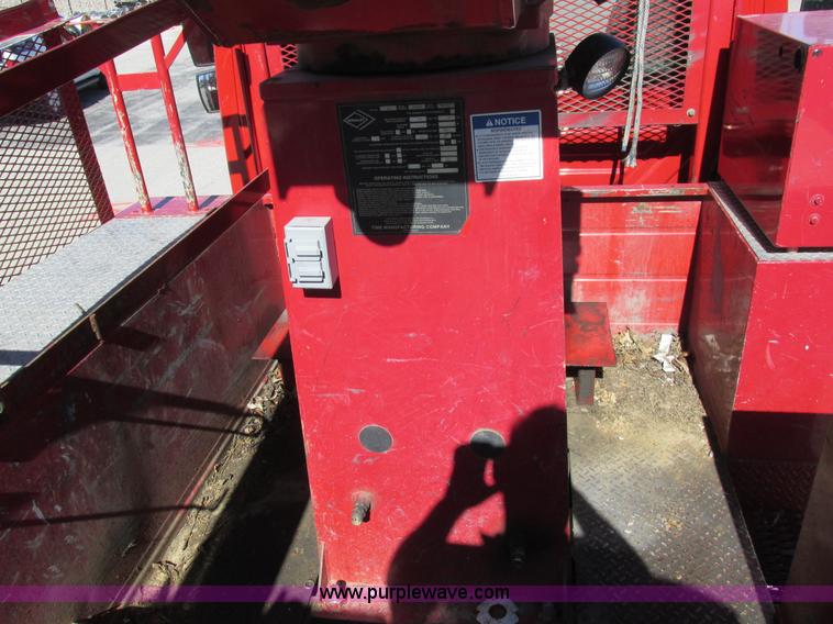 image for item K2211 2005 International DuraStar 4400 bucket truck