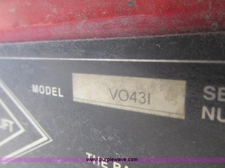 image for item K2211 2005 International DuraStar 4400 bucket truck