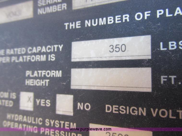 image for item K2211 2005 International DuraStar 4400 bucket truck