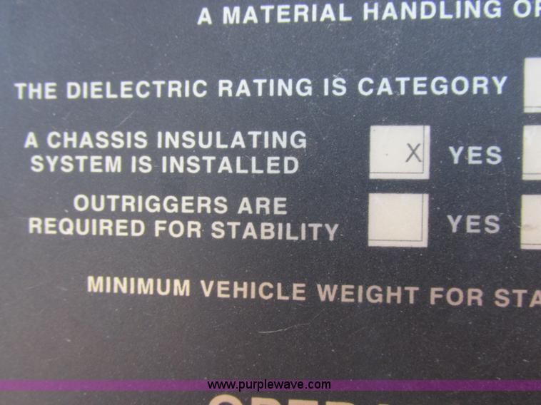 image for item K2211 2005 International DuraStar 4400 bucket truck