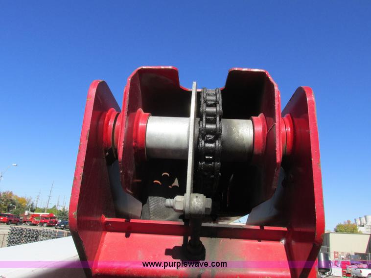 image for item K2211 2005 International DuraStar 4400 bucket truck