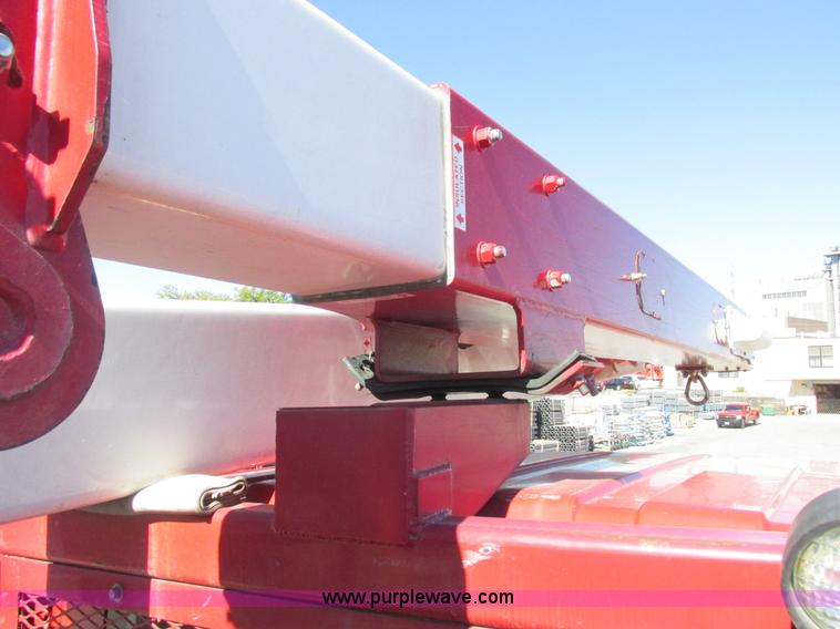 image for item K2211 2005 International DuraStar 4400 bucket truck