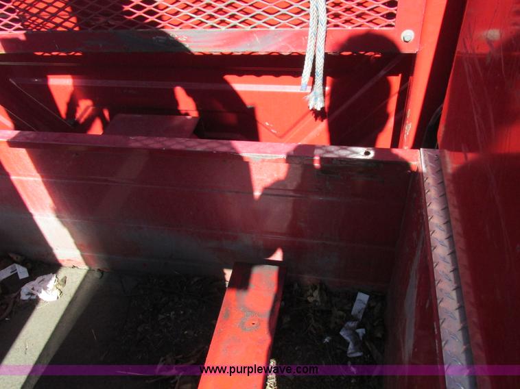 image for item K2211 2005 International DuraStar 4400 bucket truck