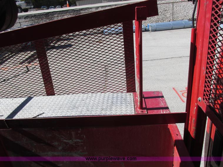 image for item K2211 2005 International DuraStar 4400 bucket truck