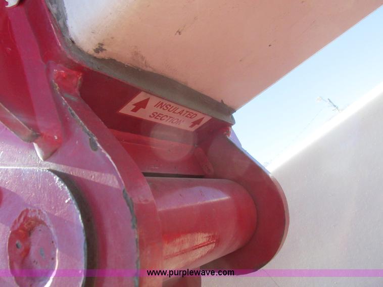 image for item K2211 2005 International DuraStar 4400 bucket truck