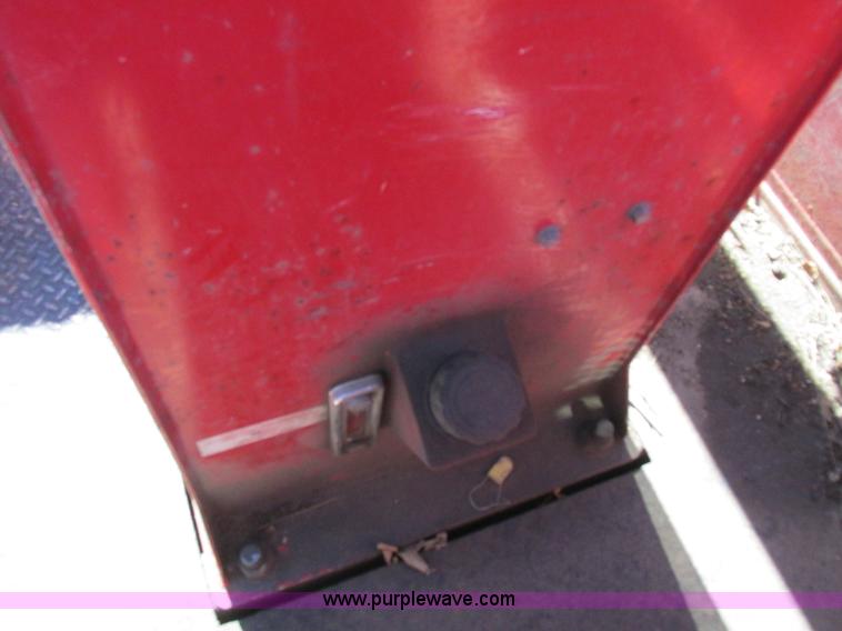 image for item K2211 2005 International DuraStar 4400 bucket truck