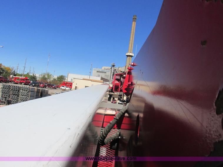 image for item K2211 2005 International DuraStar 4400 bucket truck