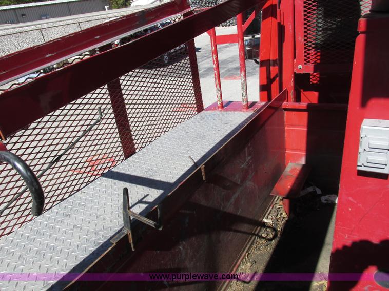 image for item K2211 2005 International DuraStar 4400 bucket truck