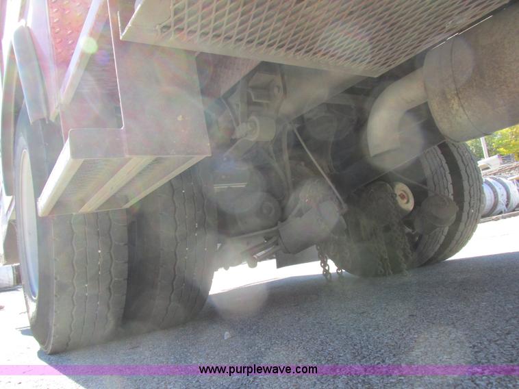 image for item K2211 2005 International DuraStar 4400 bucket truck