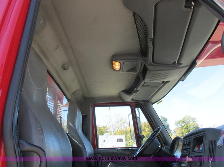 image for item K2211 2005 International DuraStar 4400 bucket truck