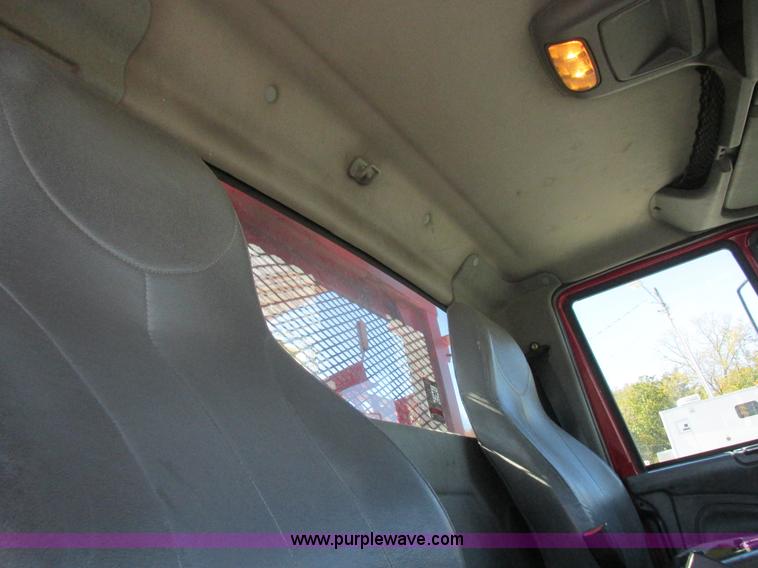 image for item K2211 2005 International DuraStar 4400 bucket truck