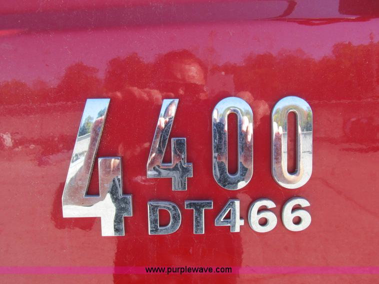 image for item K2211 2005 International DuraStar 4400 bucket truck