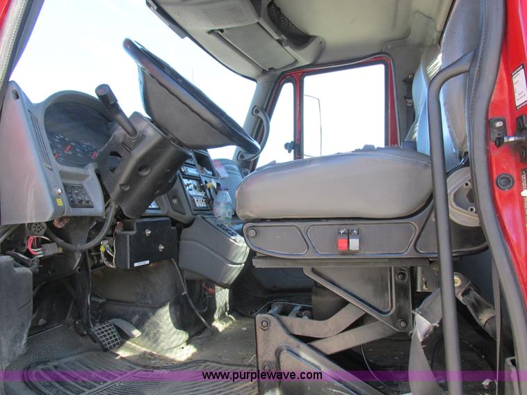 image for item K2211 2005 International DuraStar 4400 bucket truck