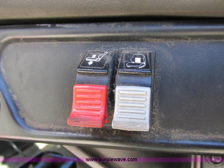 image for item K2211 2005 International DuraStar 4400 bucket truck