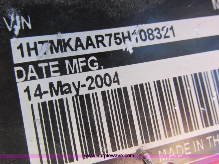 image for item K2211 2005 International DuraStar 4400 bucket truck