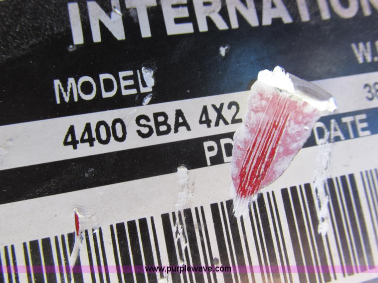 image for item K2211 2005 International DuraStar 4400 bucket truck