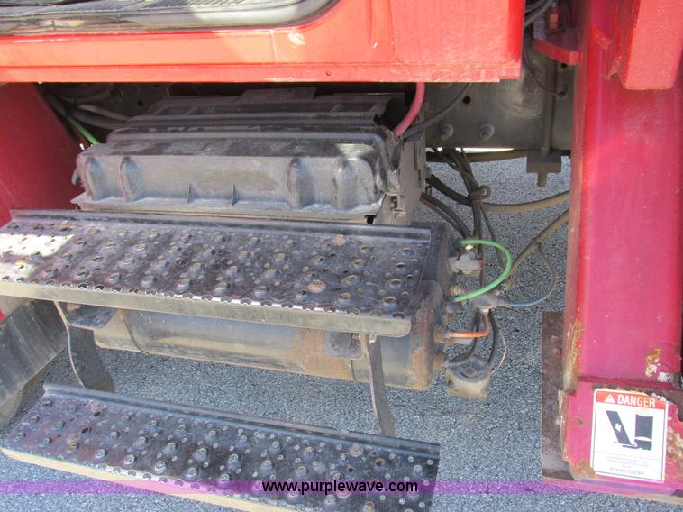 image for item K2211 2005 International DuraStar 4400 bucket truck