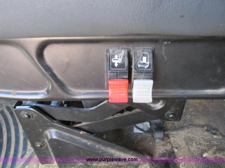 image for item K2211 2005 International DuraStar 4400 bucket truck