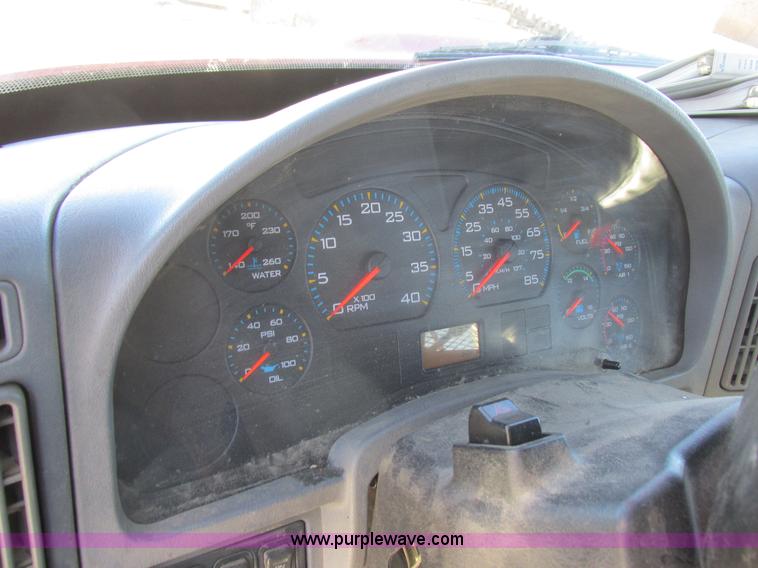 image for item K2211 2005 International DuraStar 4400 bucket truck