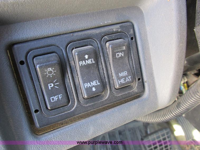 image for item K2211 2005 International DuraStar 4400 bucket truck