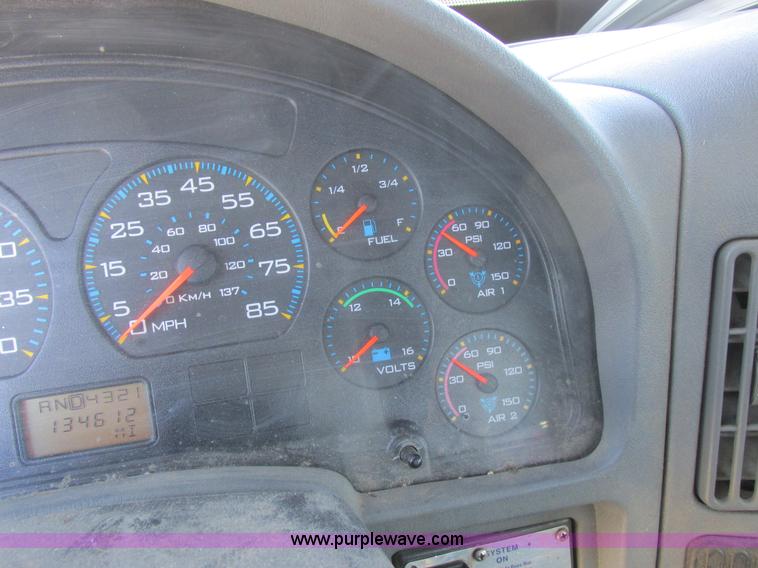 image for item K2211 2005 International DuraStar 4400 bucket truck