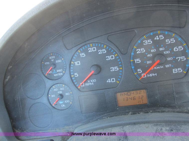 image for item K2211 2005 International DuraStar 4400 bucket truck