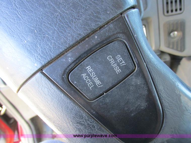 image for item K2211 2005 International DuraStar 4400 bucket truck