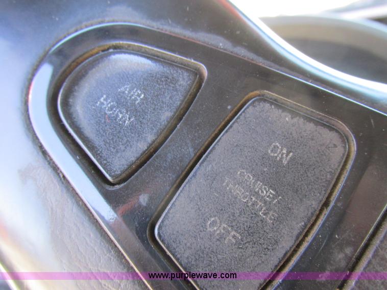 image for item K2211 2005 International DuraStar 4400 bucket truck