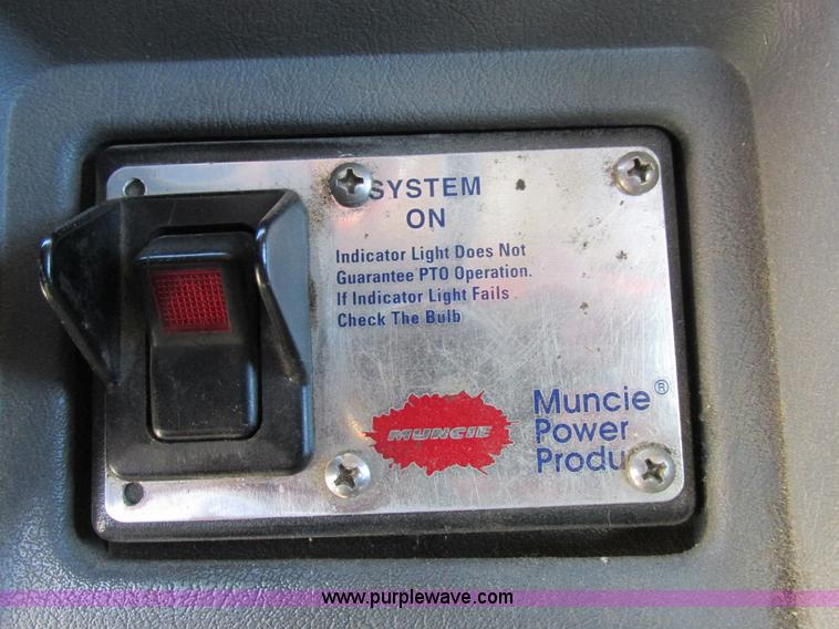 image for item K2211 2005 International DuraStar 4400 bucket truck