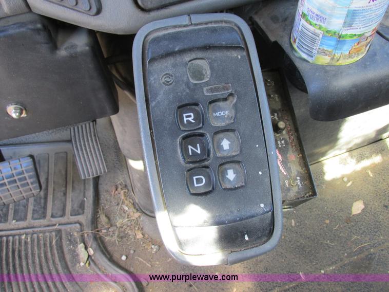 image for item K2211 2005 International DuraStar 4400 bucket truck