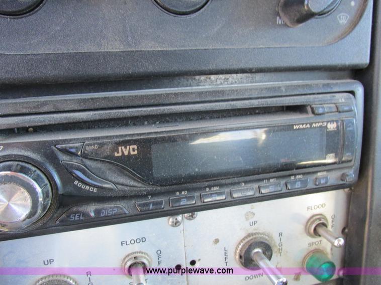 image for item K2211 2005 International DuraStar 4400 bucket truck