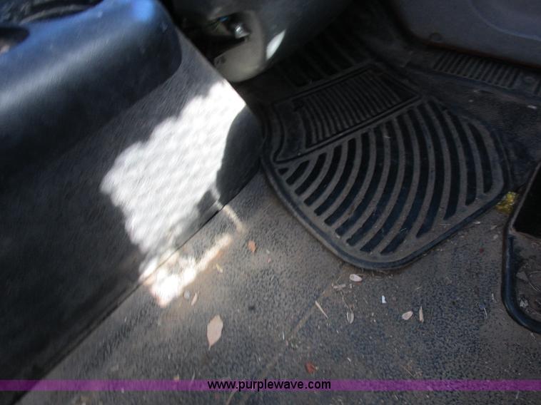 image for item K2211 2005 International DuraStar 4400 bucket truck