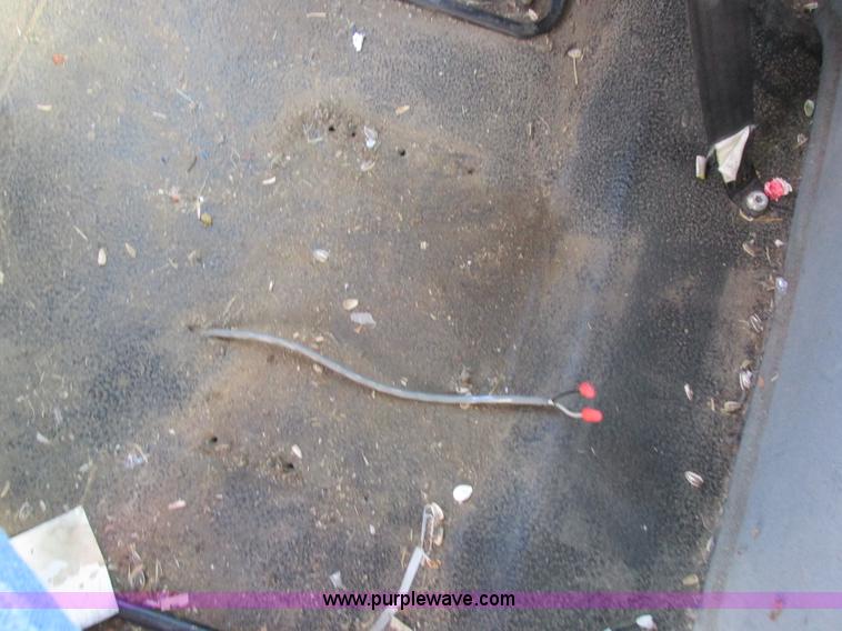 image for item K2211 2005 International DuraStar 4400 bucket truck