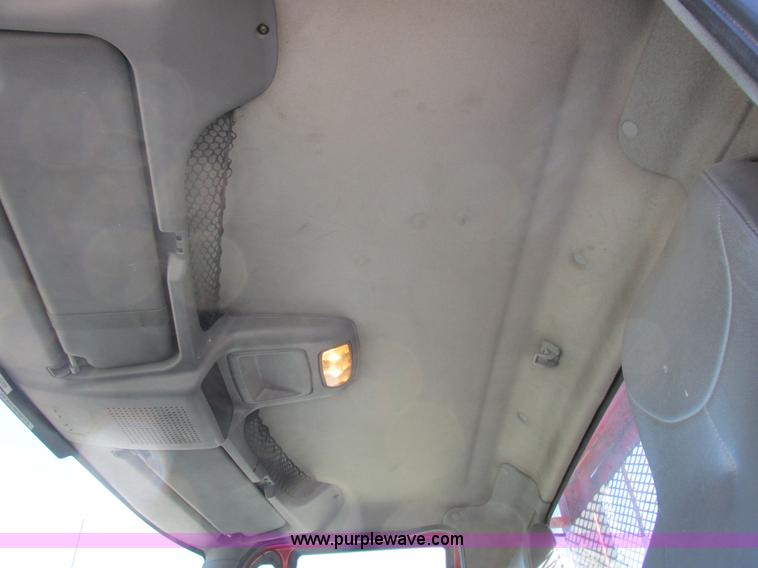 image for item K2211 2005 International DuraStar 4400 bucket truck