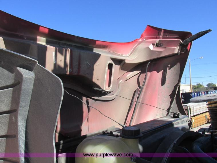 image for item K2211 2005 International DuraStar 4400 bucket truck