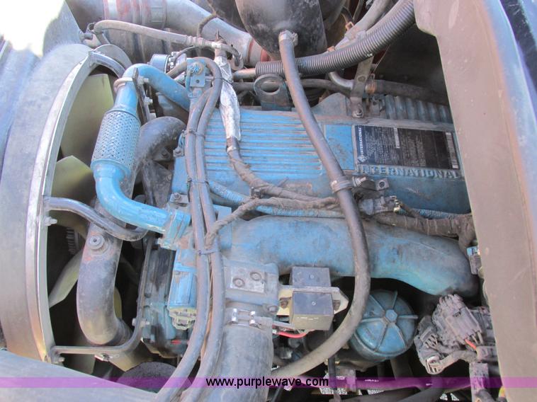 image for item K2211 2005 International DuraStar 4400 bucket truck