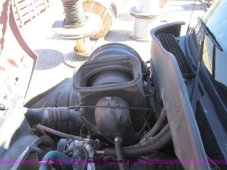 image for item K2211 2005 International DuraStar 4400 bucket truck