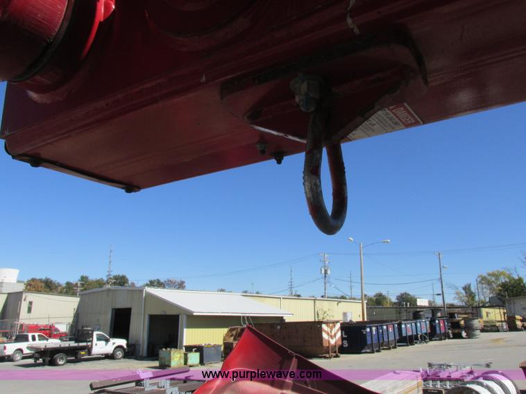 image for item K2211 2005 International DuraStar 4400 bucket truck