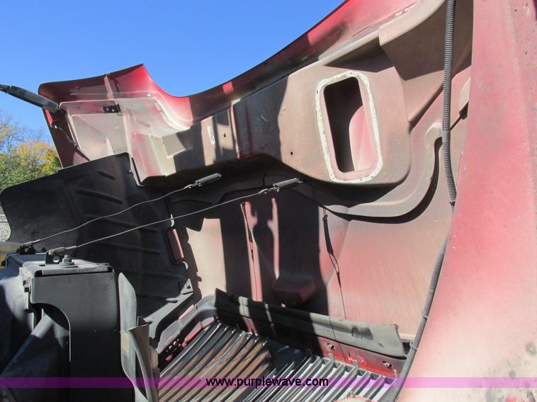 image for item K2211 2005 International DuraStar 4400 bucket truck