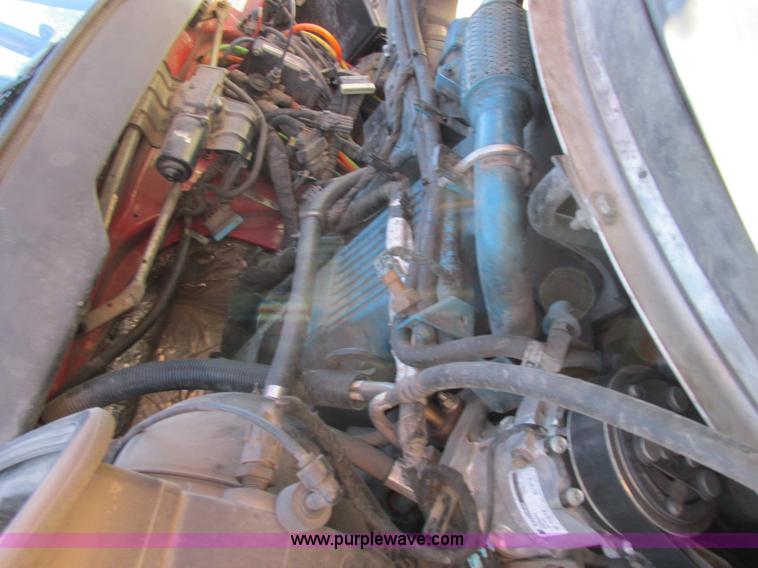 image for item K2211 2005 International DuraStar 4400 bucket truck