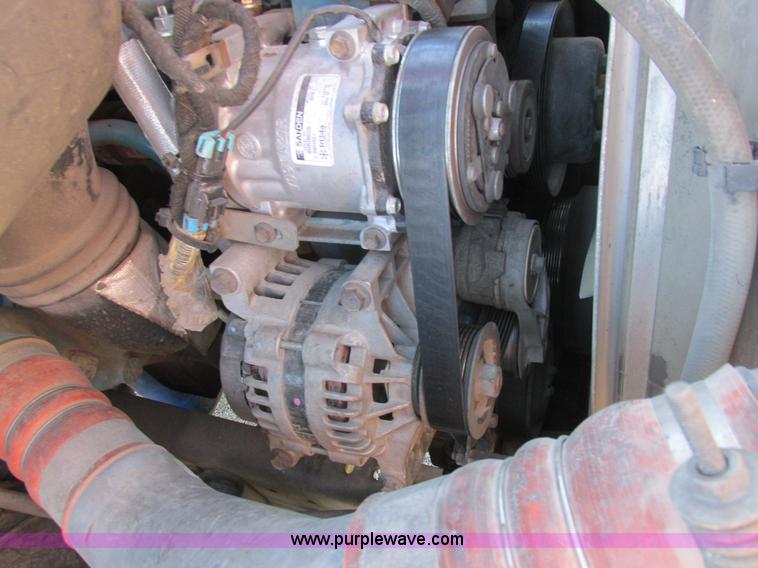 image for item K2211 2005 International DuraStar 4400 bucket truck