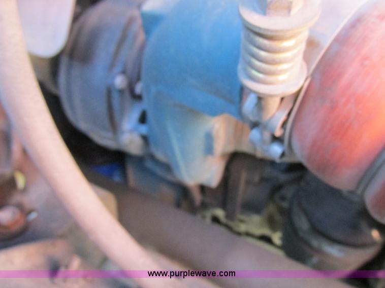 image for item K2211 2005 International DuraStar 4400 bucket truck