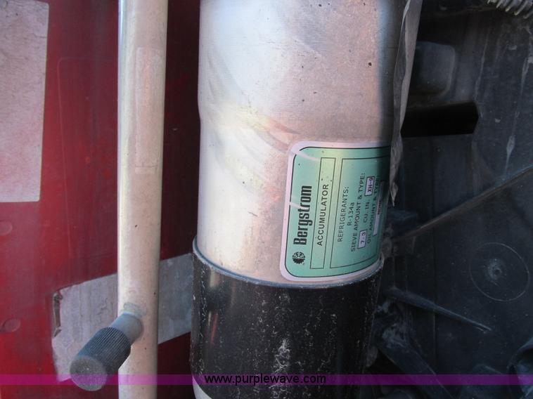 image for item K2211 2005 International DuraStar 4400 bucket truck