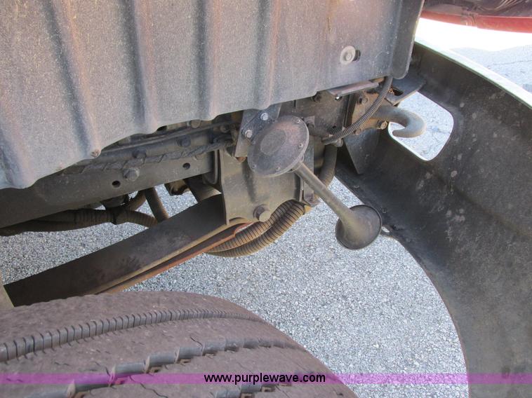 image for item K2211 2005 International DuraStar 4400 bucket truck