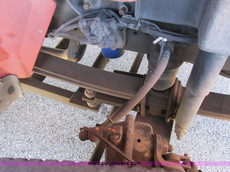 image for item K2211 2005 International DuraStar 4400 bucket truck